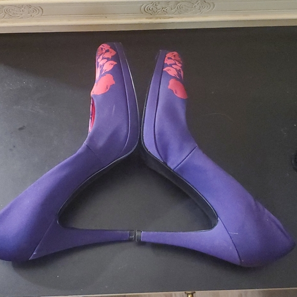 Shoe's - Picture 4 of 4